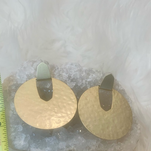 Kendra Scott Gold Diane Earrings - Picture 4 of 5